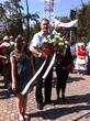 Wiązankę siedemnastu biało-czerwonych róż w imieniu społeczności LO Nr XVII złożyli Pan Dyrektor Roman Kowalczyk oraz Angelika Pawelec i Alicja Olszewska