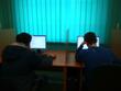 Uczniowie rozwiązują test konkursowy on-line