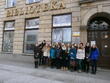 Uczniowie klasy 2B przed Biblioteką Goethe Institut